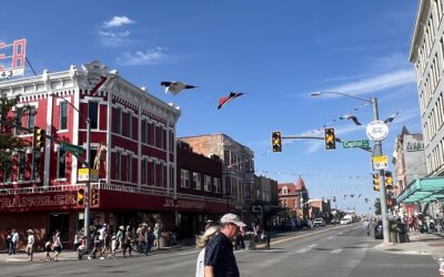 PEOPLE-CROSSING-LINCOLNWAY